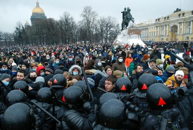 Protests are met with increasing brutality in cities like St Petersburg